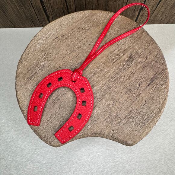 Red Horseshoe Purse Charm Western Bag Charm Red Keychain Horses NEW FAST SHIP - Picture 1 of 4